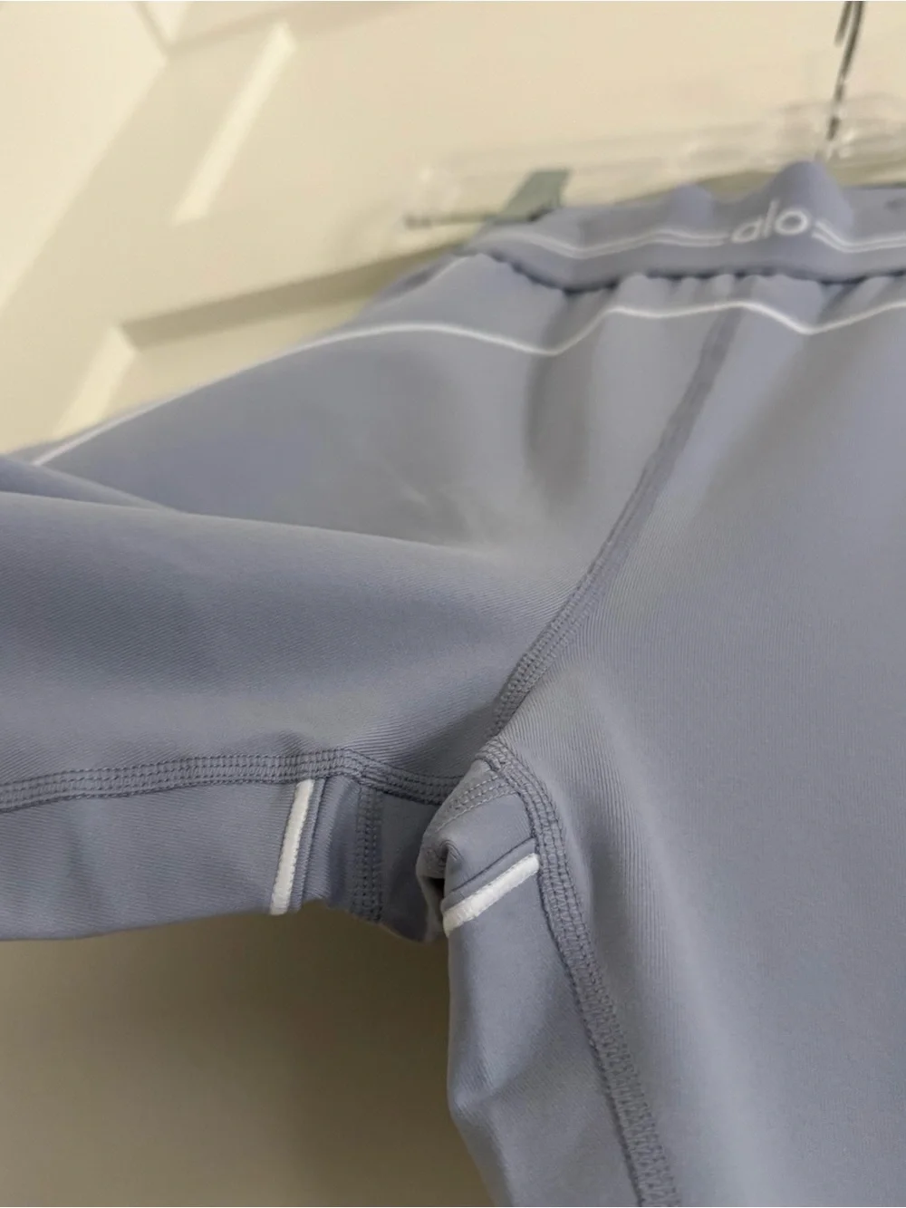 Alo Winter Frost Active Set - High-Rise Leggings & Strappy Sports Bra